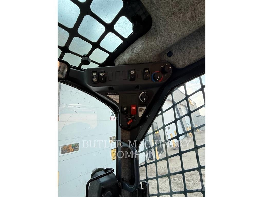John Deere & CO. 326 Skid steer loaders