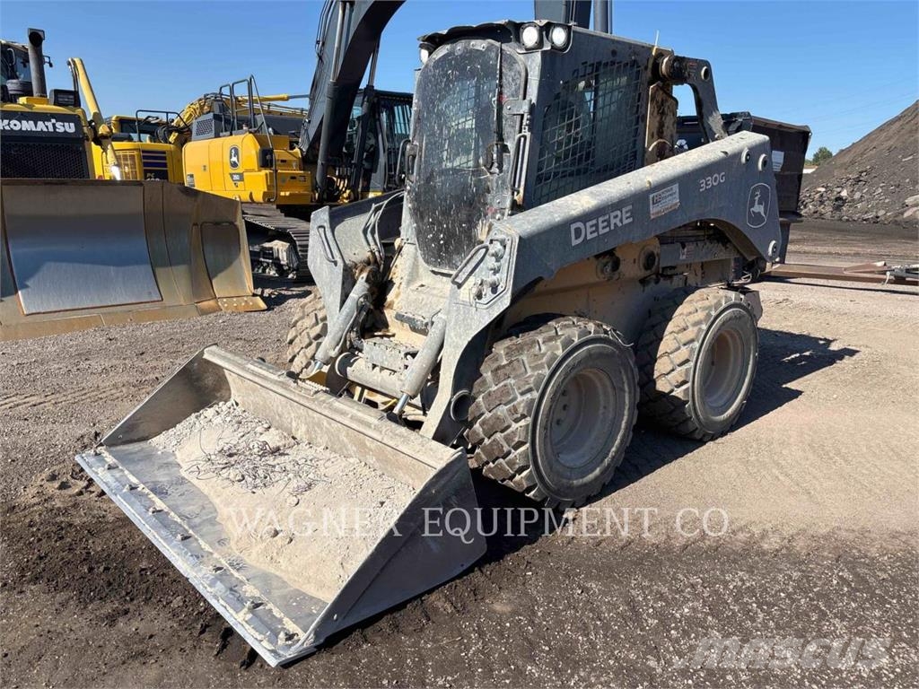John Deere & CO. 330G لوادر انزلاقية التوجيه