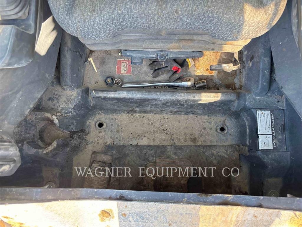 John Deere & CO. 330G لوادر انزلاقية التوجيه