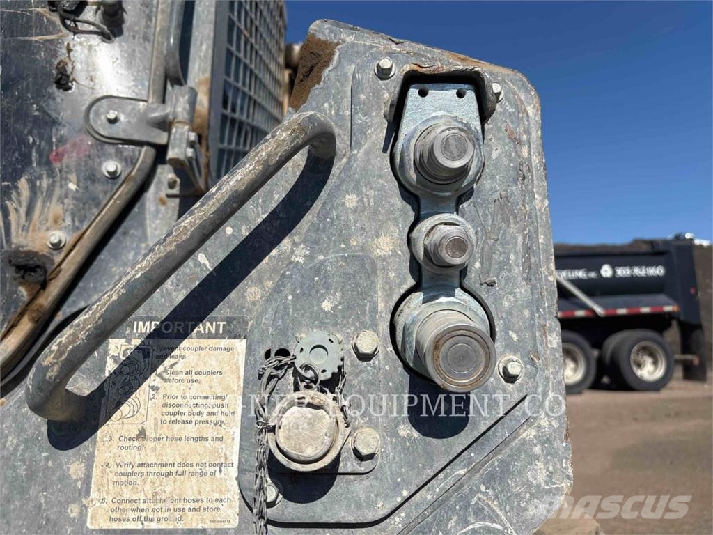 John Deere & CO. 330G لوادر انزلاقية التوجيه
