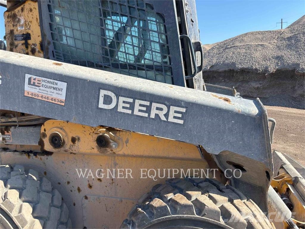 John Deere & CO. 330G لوادر انزلاقية التوجيه