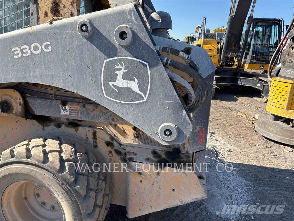 John Deere & CO. 330G لوادر انزلاقية التوجيه