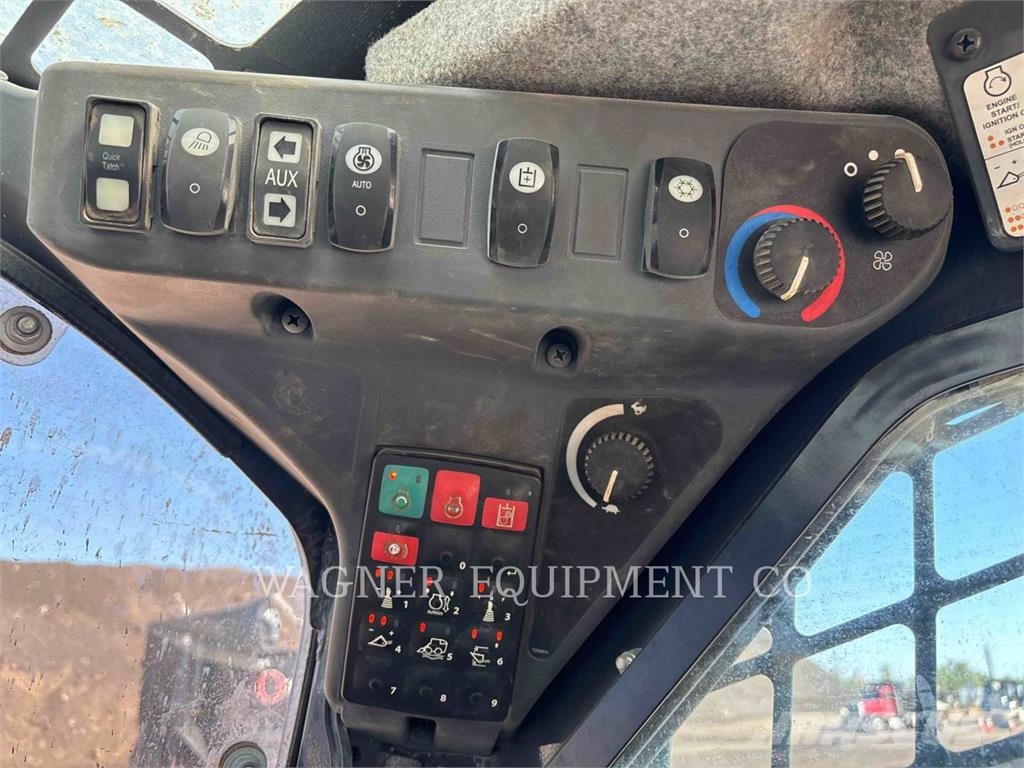John Deere & CO. 330G لوادر انزلاقية التوجيه