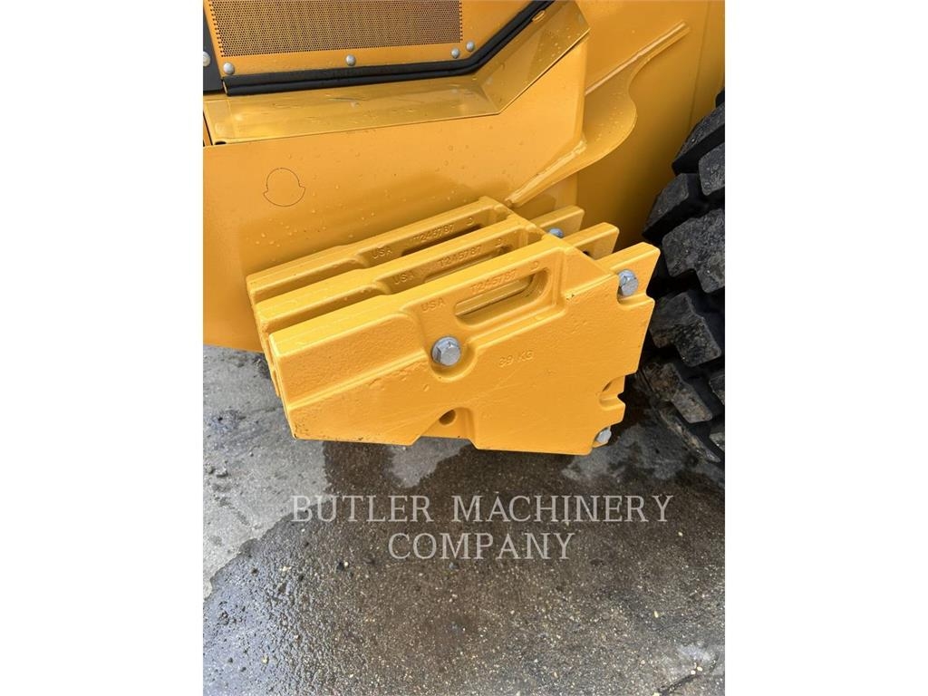 John Deere & CO. 330P لوادر انزلاقية التوجيه