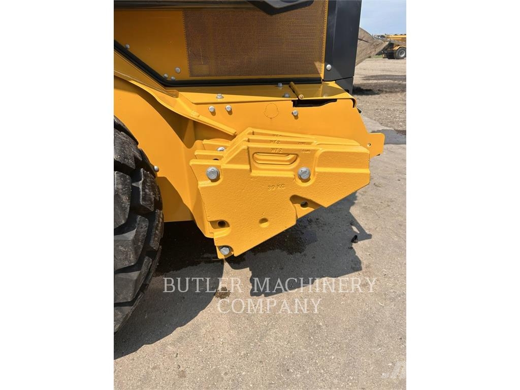 John Deere & CO. 330P لوادر انزلاقية التوجيه