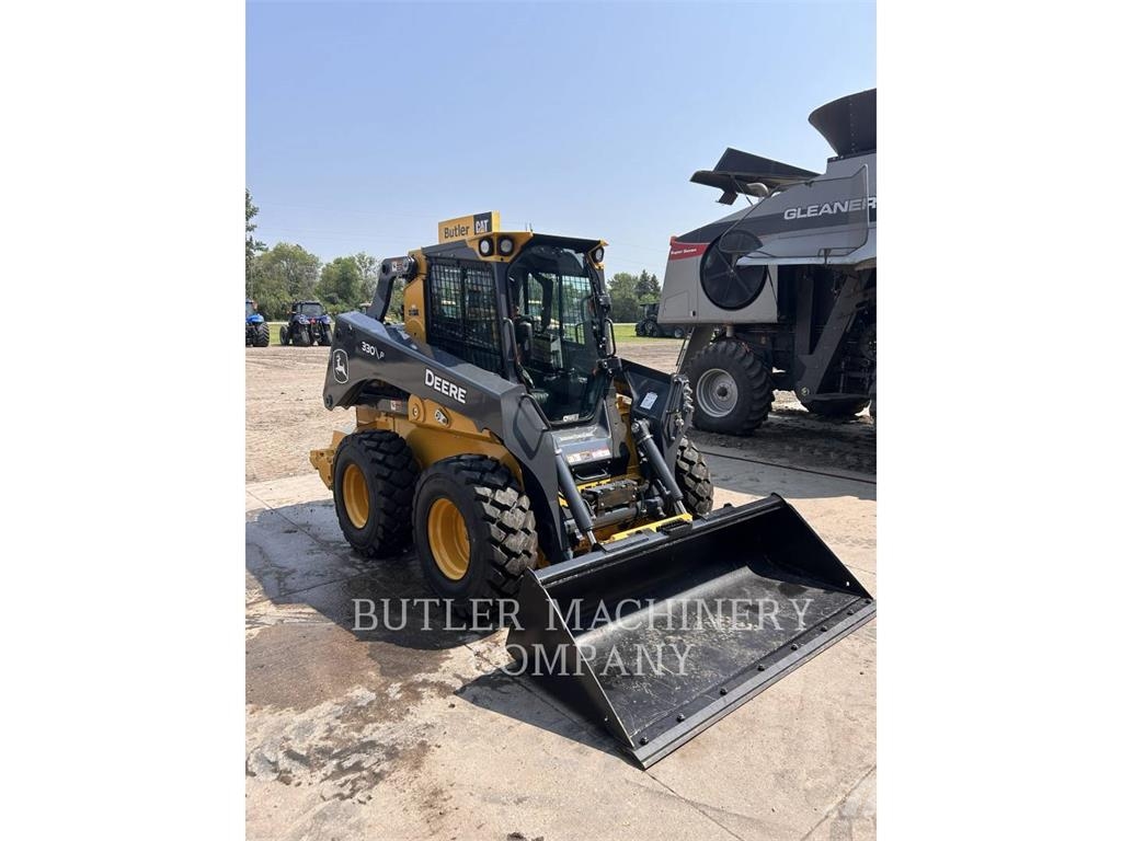 John Deere & CO. 330P لوادر انزلاقية التوجيه