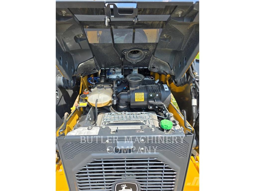 John Deere & CO. 330P لوادر انزلاقية التوجيه