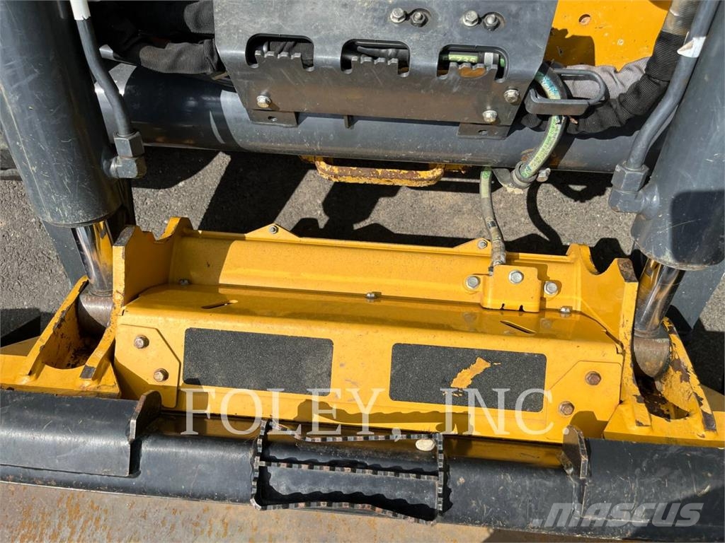 John Deere & CO. 331G لوادر زحافة