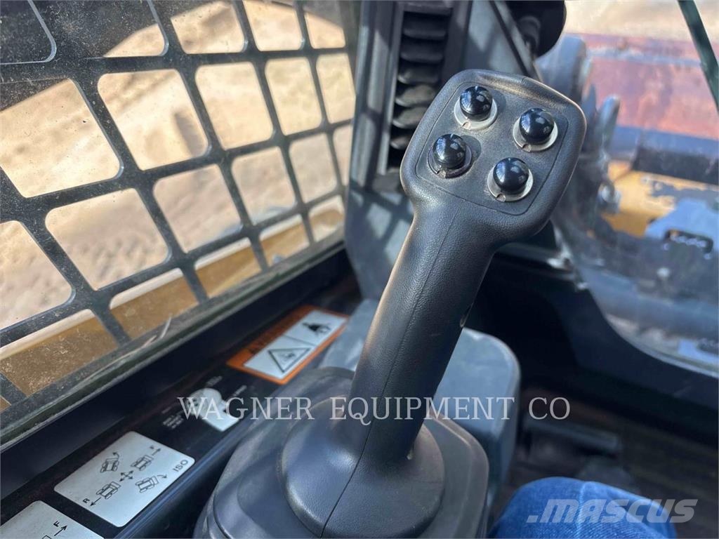 John Deere & CO. 332E Мини-погрузчики