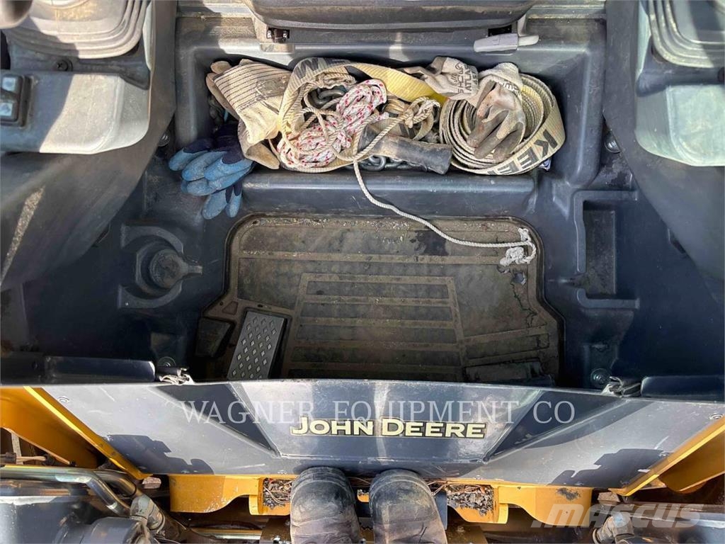 John Deere & CO. 332E Мини-погрузчики