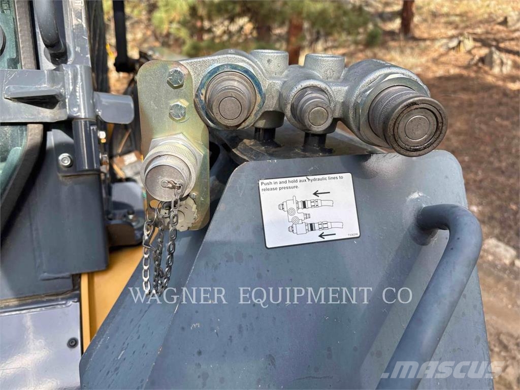 John Deere & CO. 332E Мини-погрузчики