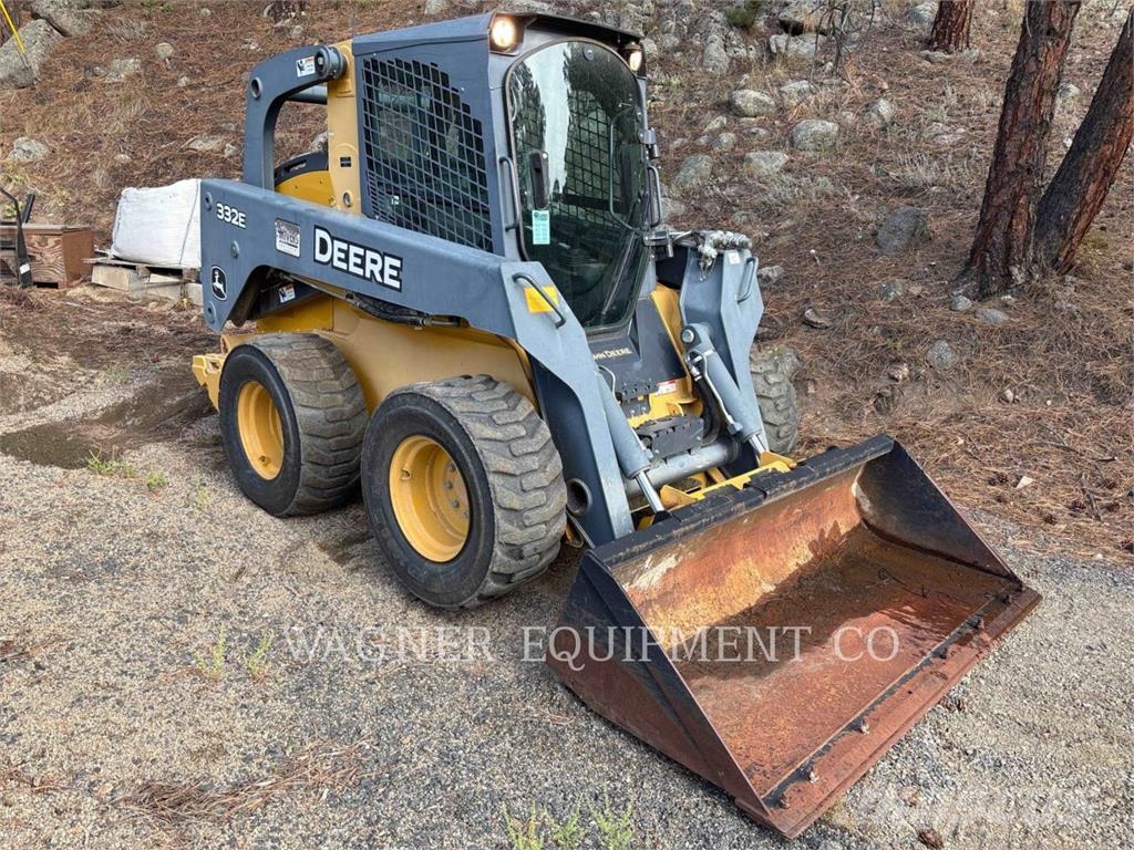 John Deere & CO. 332E Мини-погрузчики