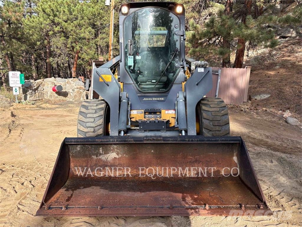John Deere & CO. 332E Мини-погрузчики