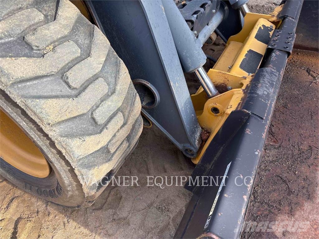 John Deere & CO. 332E Мини-погрузчики