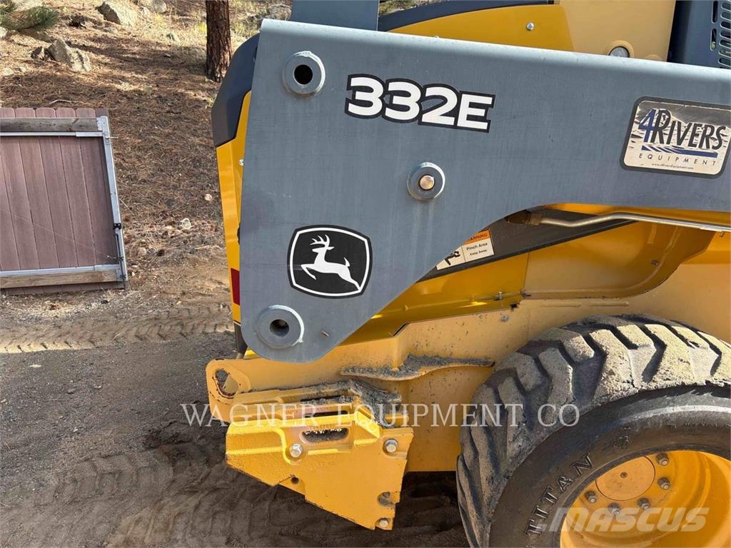 John Deere & CO. 332E Мини-погрузчики