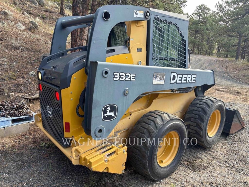 John Deere & CO. 332E Мини-погрузчики