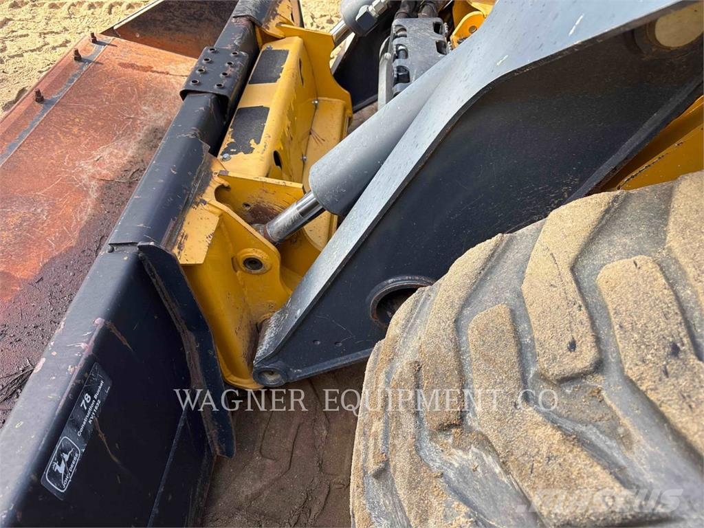 John Deere & CO. 332E Мини-погрузчики