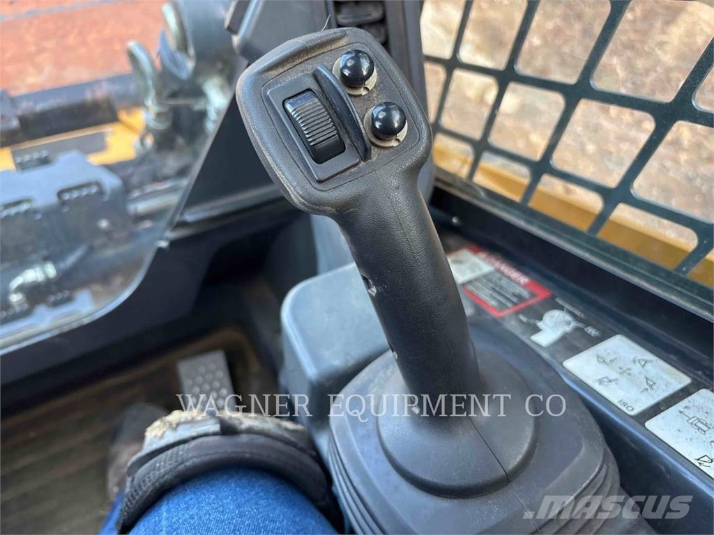 John Deere & CO. 332E Мини-погрузчики