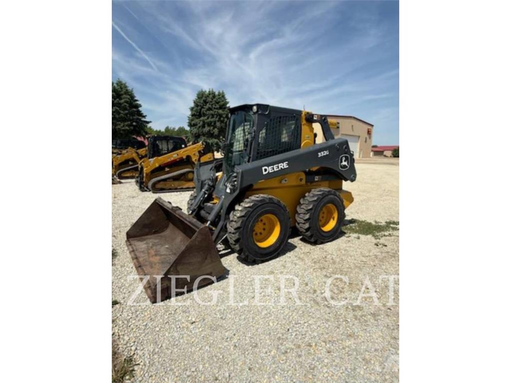 John Deere & CO. 332G Šmykom riadené nakladače