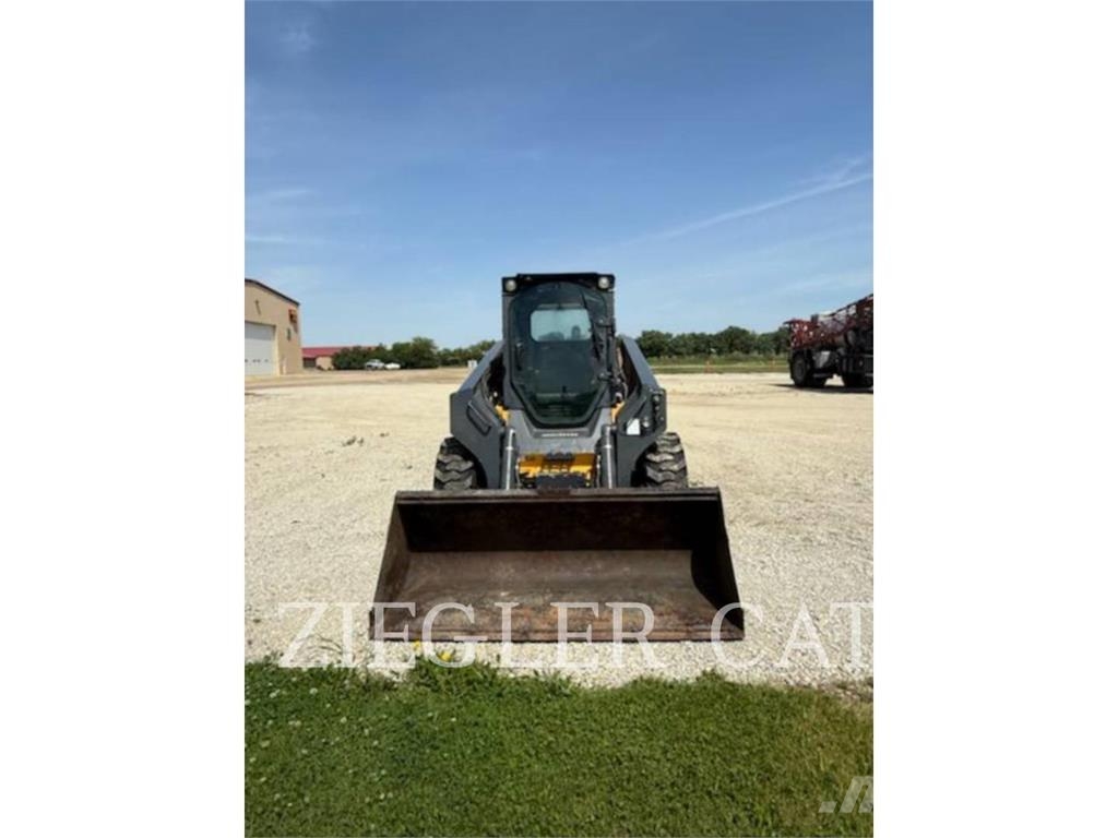 John Deere & CO. 332G Šmykom riadené nakladače