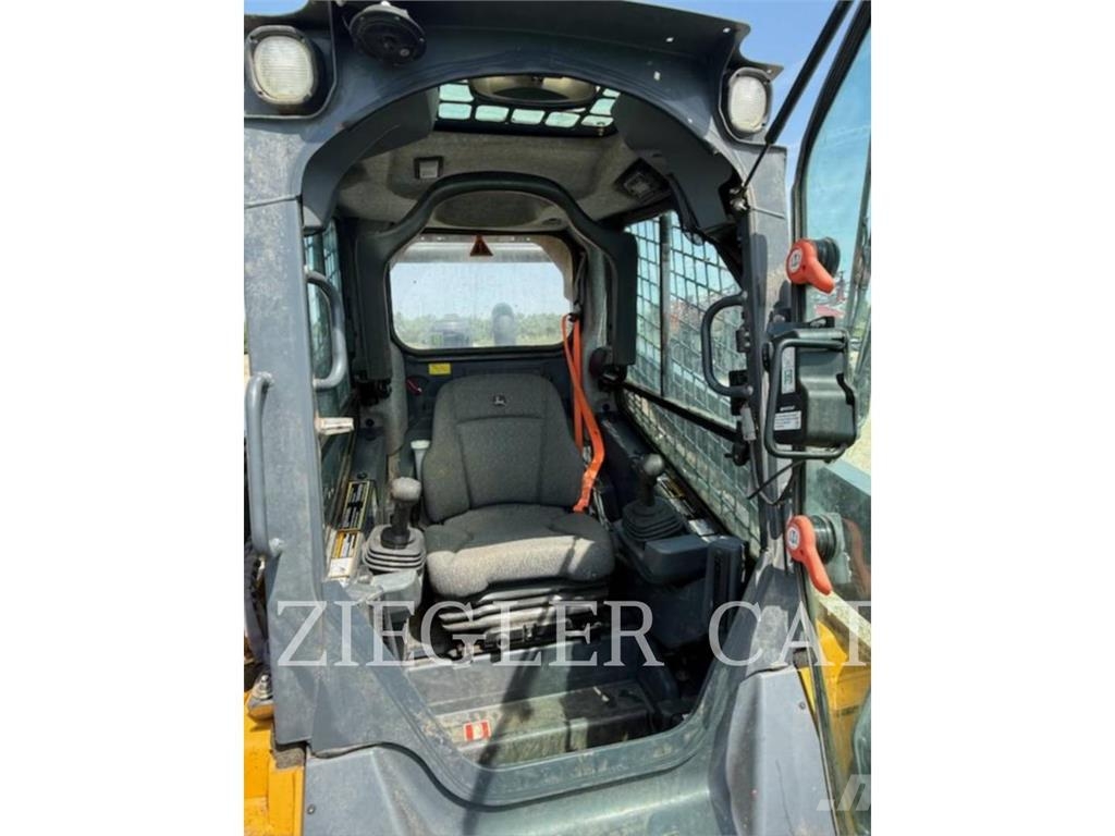 John Deere & CO. 332G Šmykom riadené nakladače