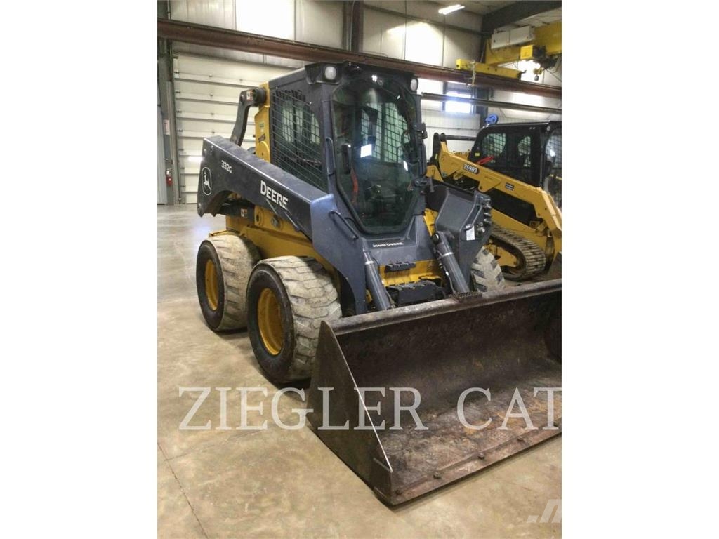 John Deere & CO. 332G Šmykom riadené nakladače