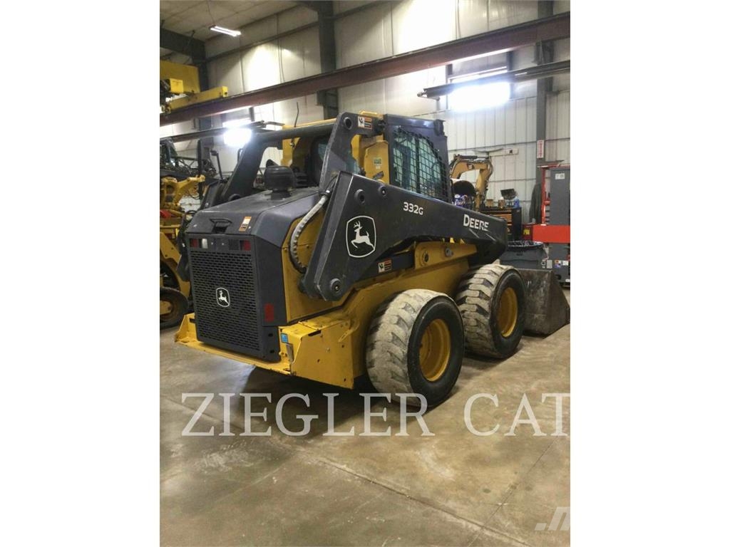 John Deere & CO. 332G Šmykom riadené nakladače