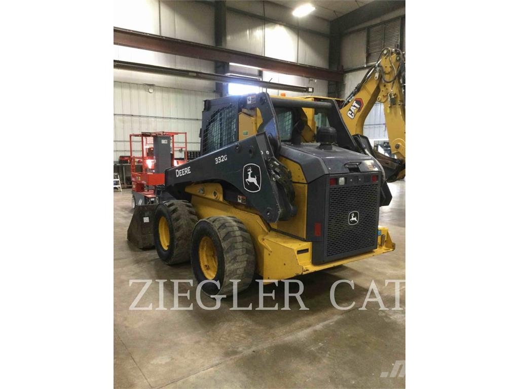 John Deere & CO. 332G Šmykom riadené nakladače