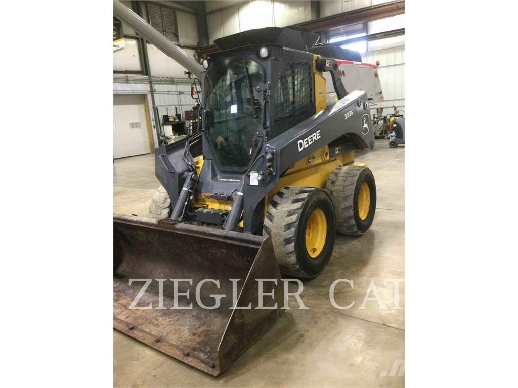John Deere & CO. 332G Šmykom riadené nakladače
