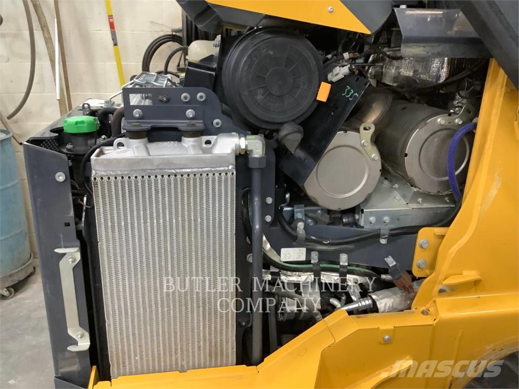 John Deere & CO. 335P Crawler loaders