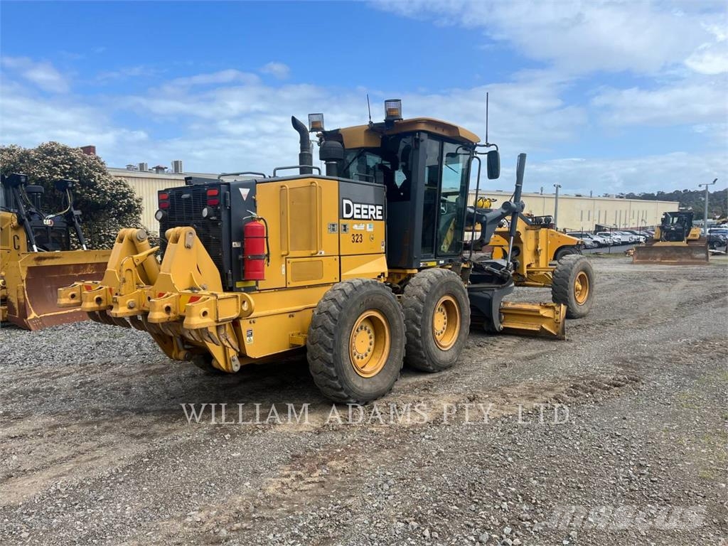 John Deere & CO. 670GP Graders