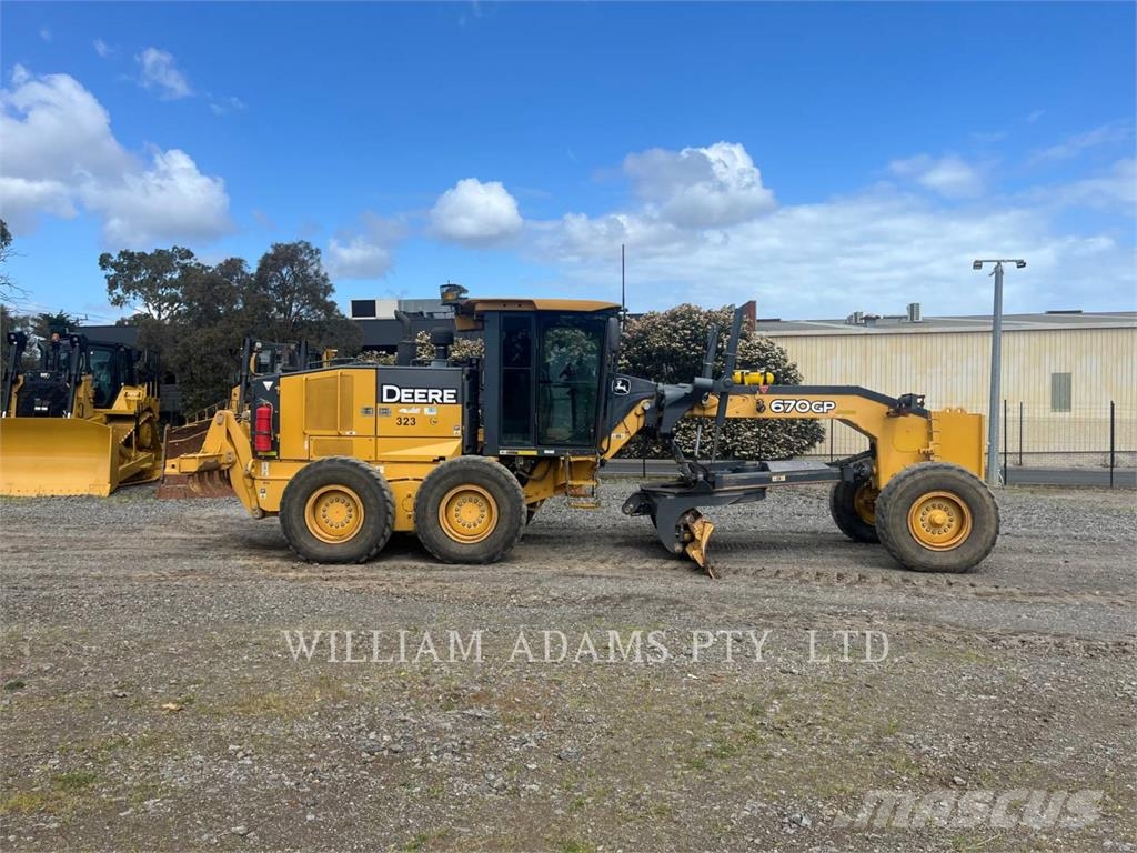 John Deere & CO. 670GP Graders