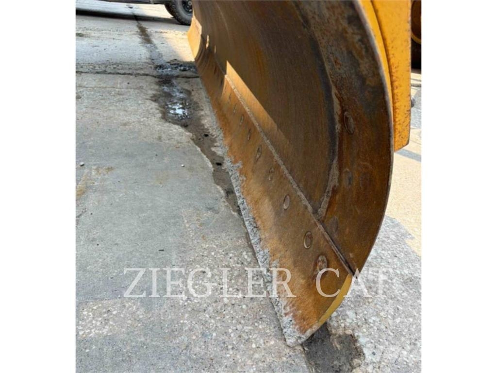 John Deere & CO. 672G معدات تمهيد الطرق