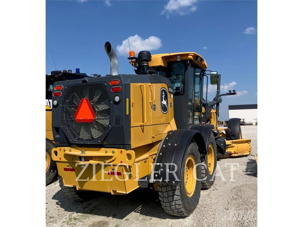 John Deere & CO. 672G معدات تمهيد الطرق