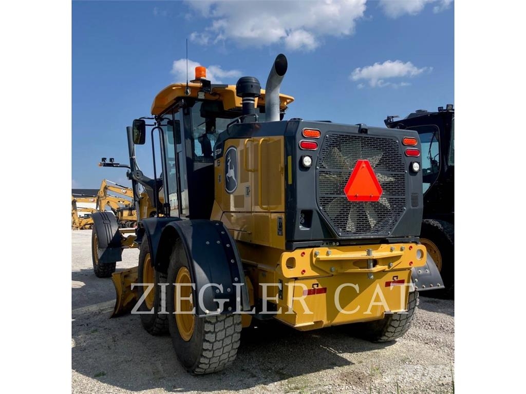 John Deere & CO. 672G معدات تمهيد الطرق