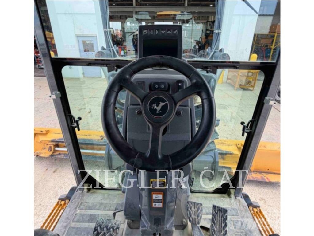 John Deere & CO. 672G معدات تمهيد الطرق