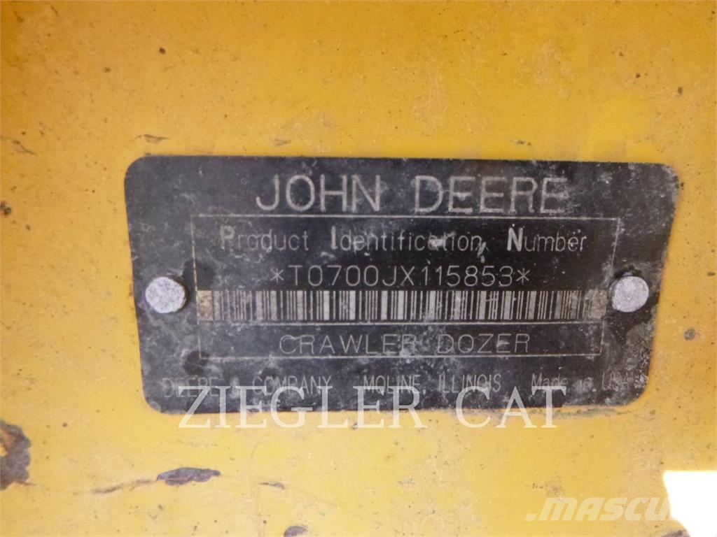 John Deere & CO. 700J Buldooserid