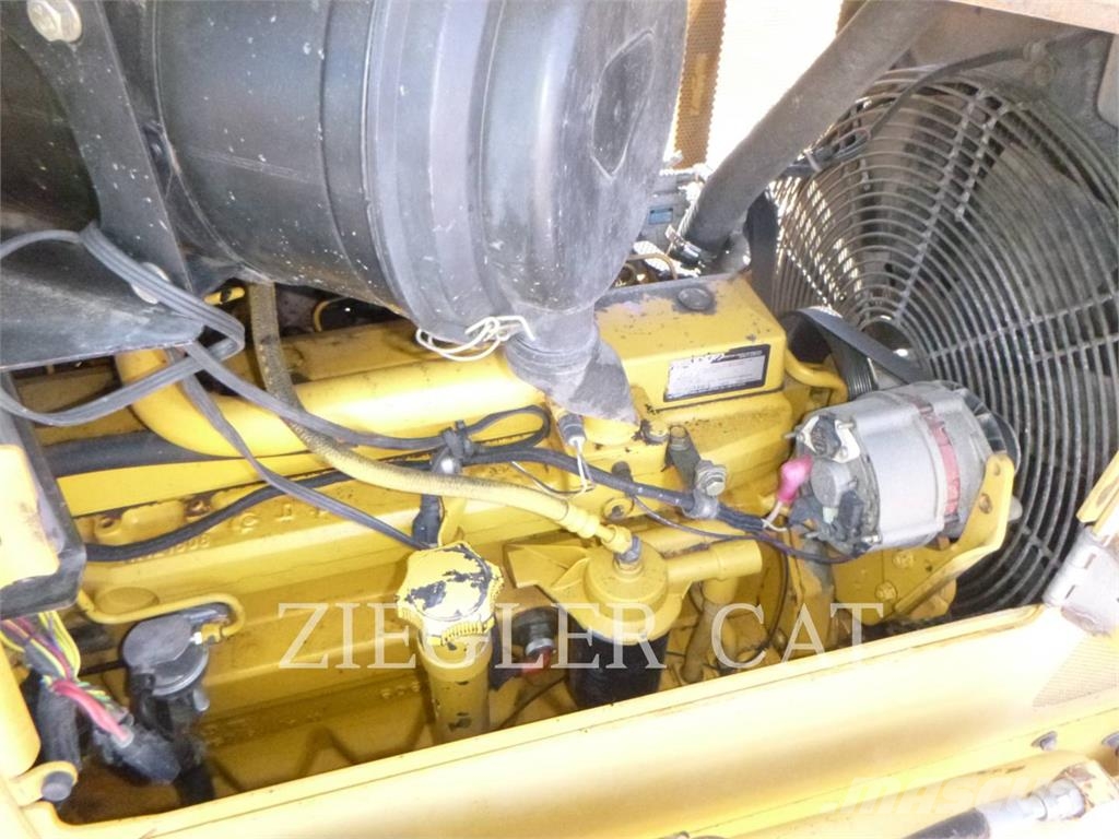 John Deere & CO. 700J Buldooserid