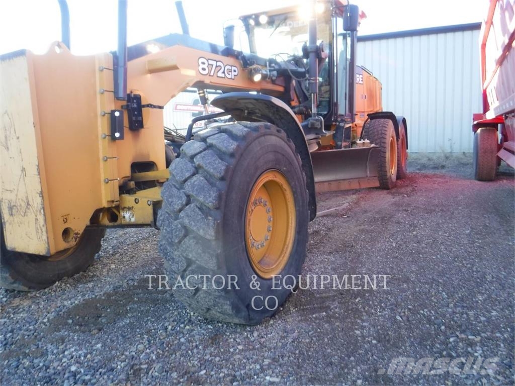 John Deere & CO. 872GP معدات تمهيد الطرق