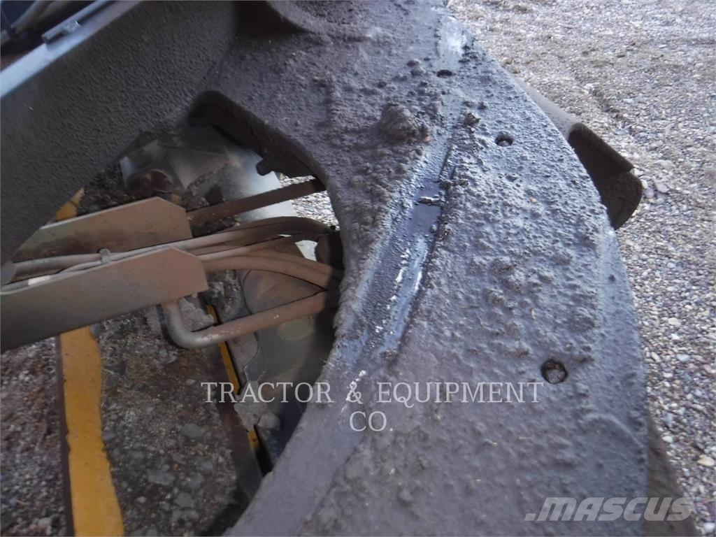 John Deere & CO. 872GP معدات تمهيد الطرق