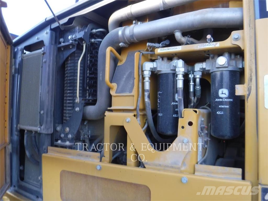 John Deere & CO. 872GP معدات تمهيد الطرق
