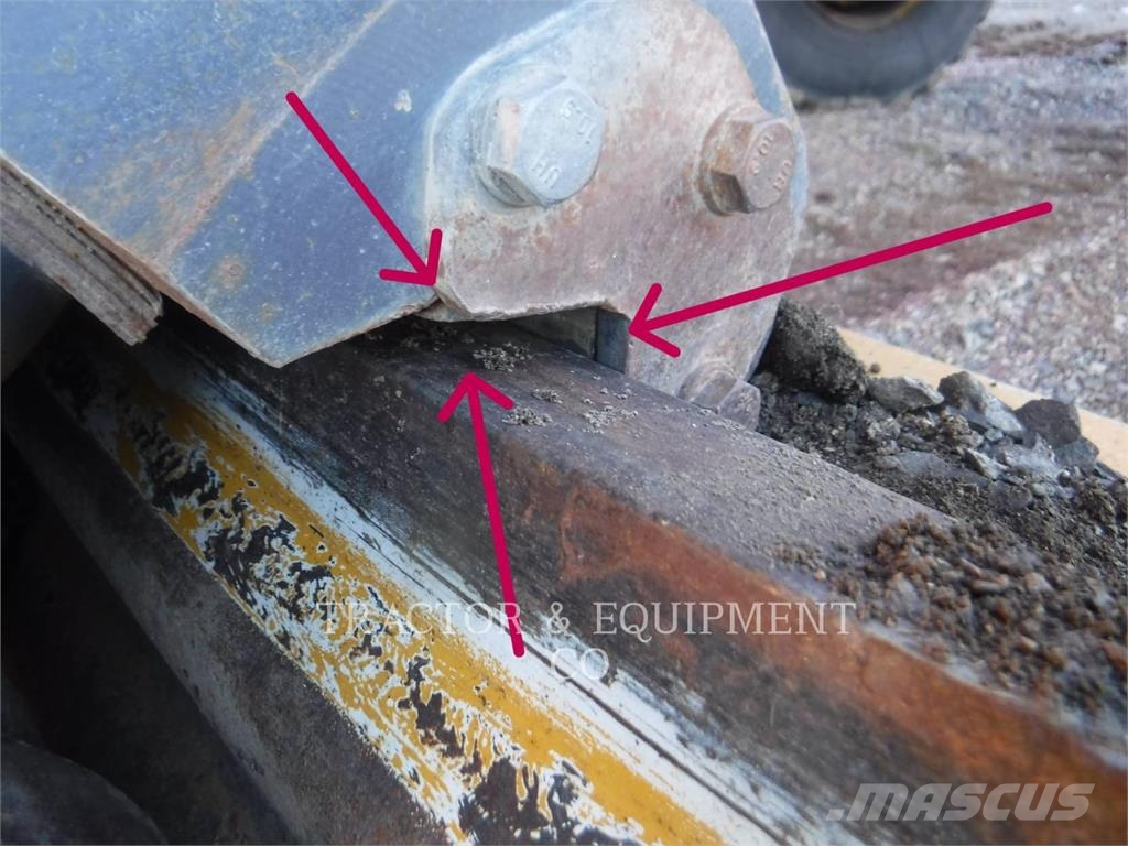 John Deere & CO. 872GP معدات تمهيد الطرق