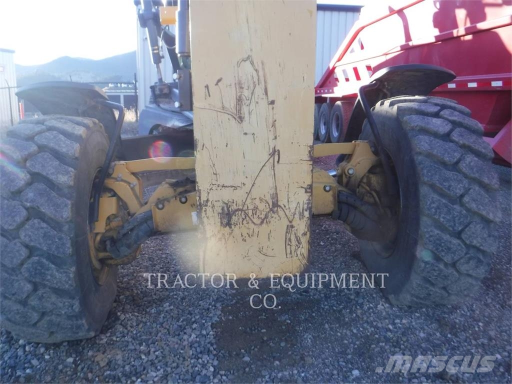 John Deere & CO. 872GP معدات تمهيد الطرق