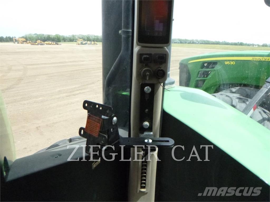 John Deere & CO. 9520R Tractoren