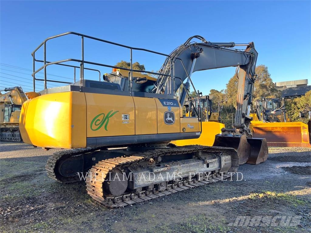 John Deere E210LC Excavatoare pe șenile