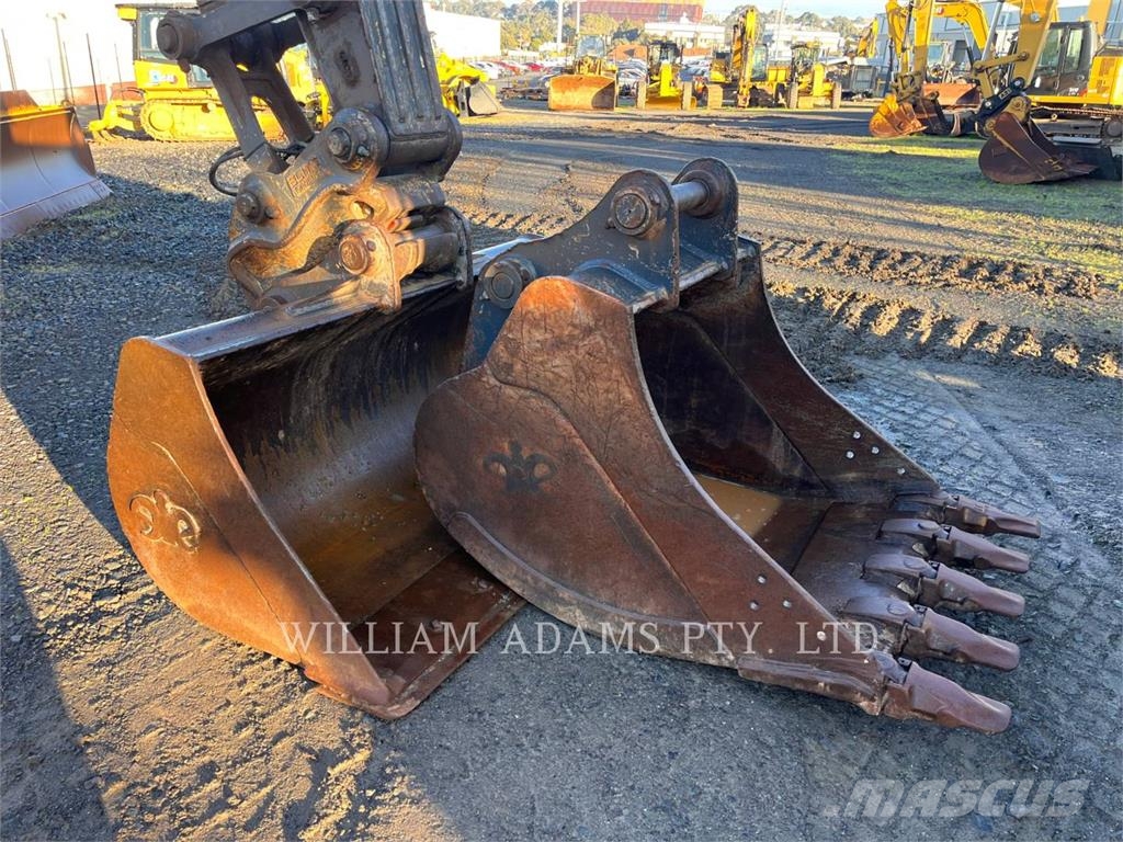John Deere E210LC Excavatoare pe șenile