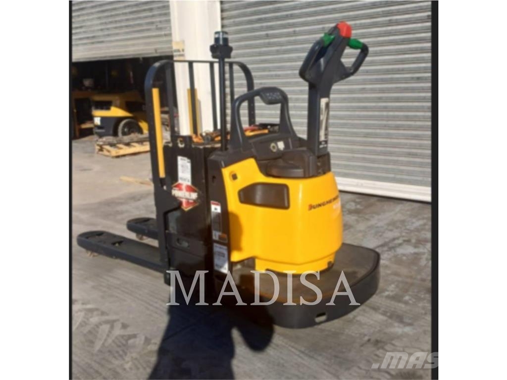 Jungheinrich ECR327 Golf carts