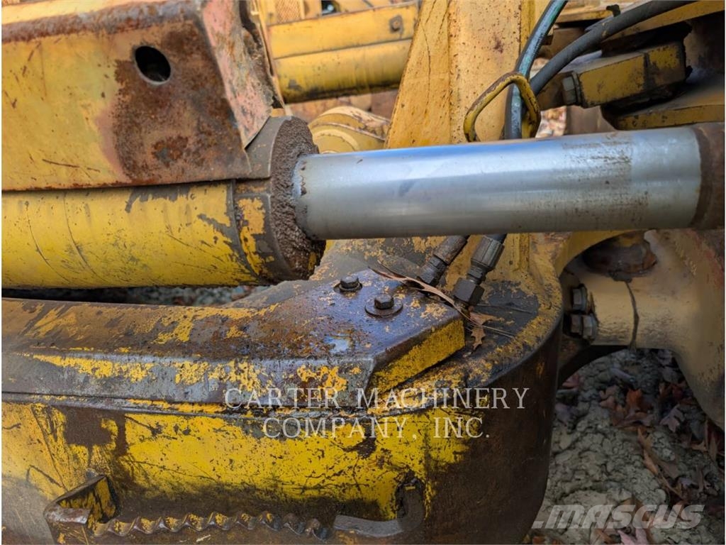 Komatsu 61EX Crawler dozers