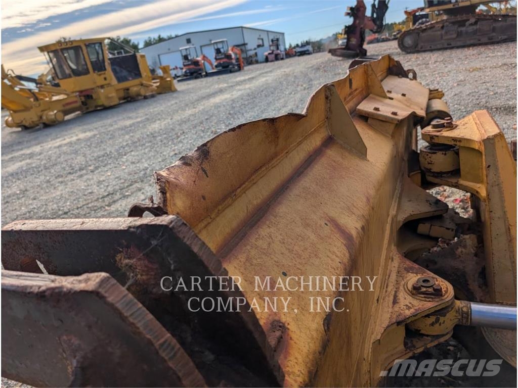 Komatsu 61EX Crawler dozers