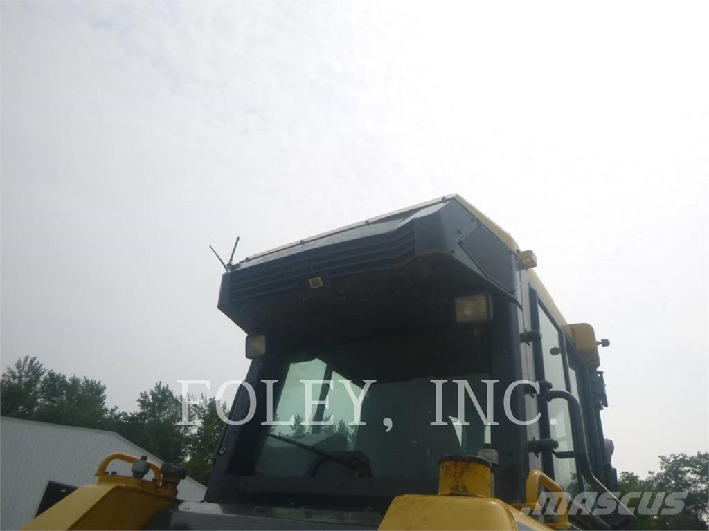 Komatsu D61PX1-23 Buldozer sobre oruga